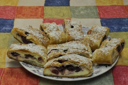 Listový závin s tvarohem a višněmi – Snadné Česko recept, zvládnete za 45 - 60 minut